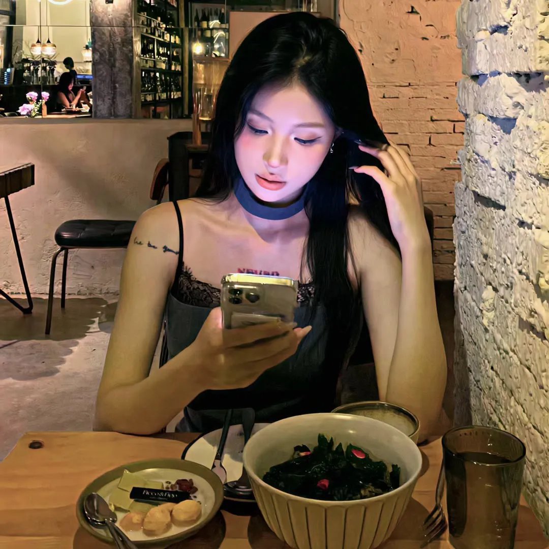 过气明星旧照被扒，网友笑疯，连续多日引热议